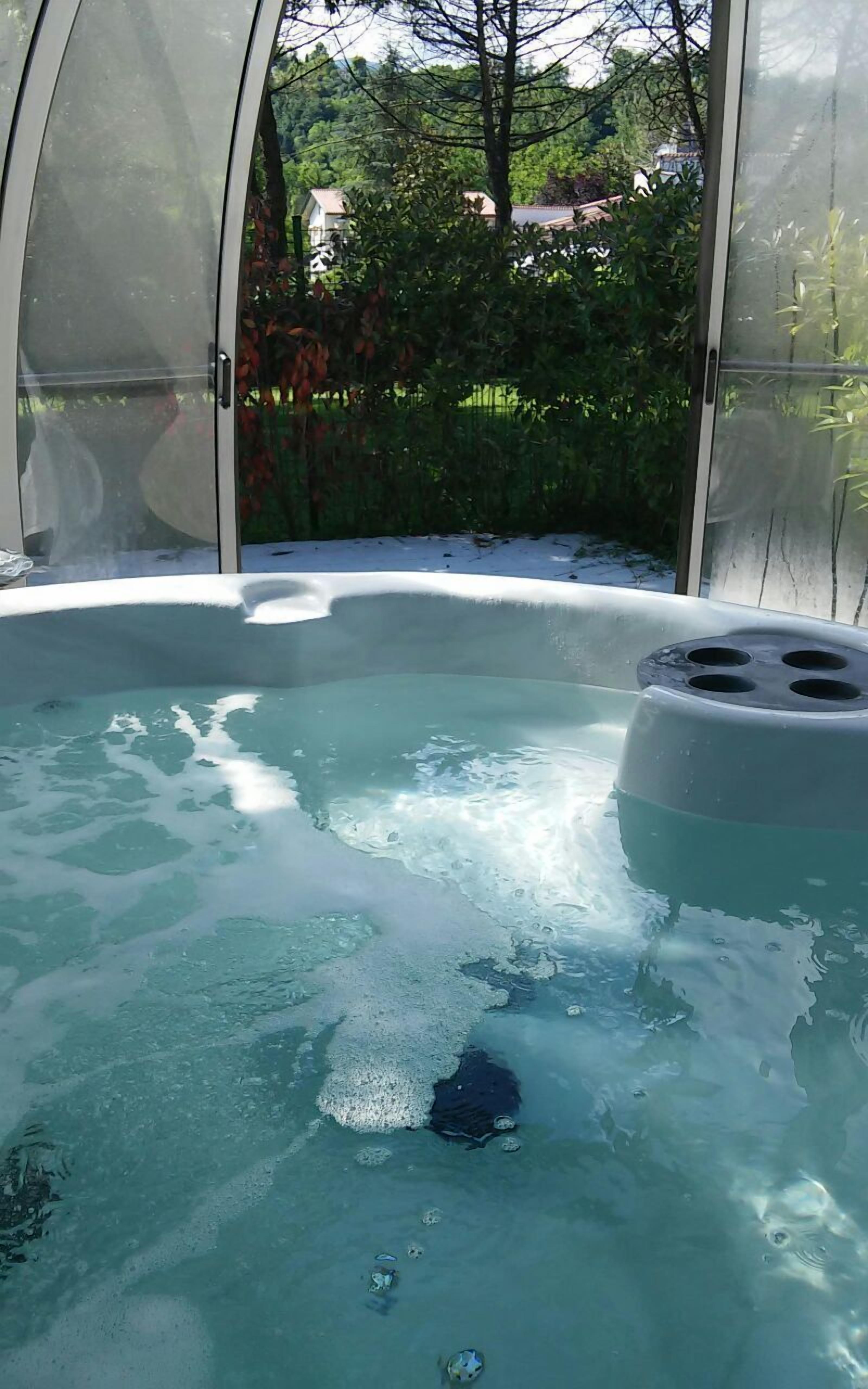 outdoor spa tub