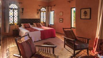 Quarto (Fassia) | Cofres nos quartos, individualmente decorados