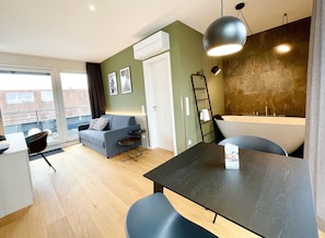 Apartment penthouse deluxe | Wohnbereich | 46-Zoll-Flachbildfernseher mit Digitalempfang, Fernseher