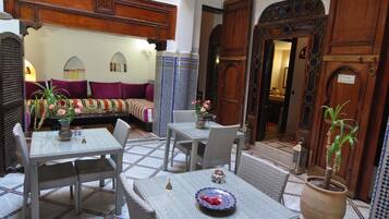 Gratis komplett frukost varje dag