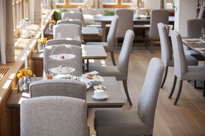 Desayuno de cocina local incluido todos los días