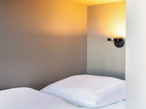 Literie hypoallergénique, bureau, rideaux occultants