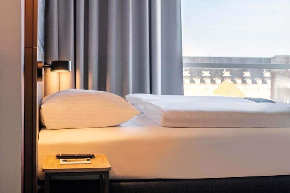 Single Room | Hypo-allergenic bedding available, desk, blackout drapes, soundproofing