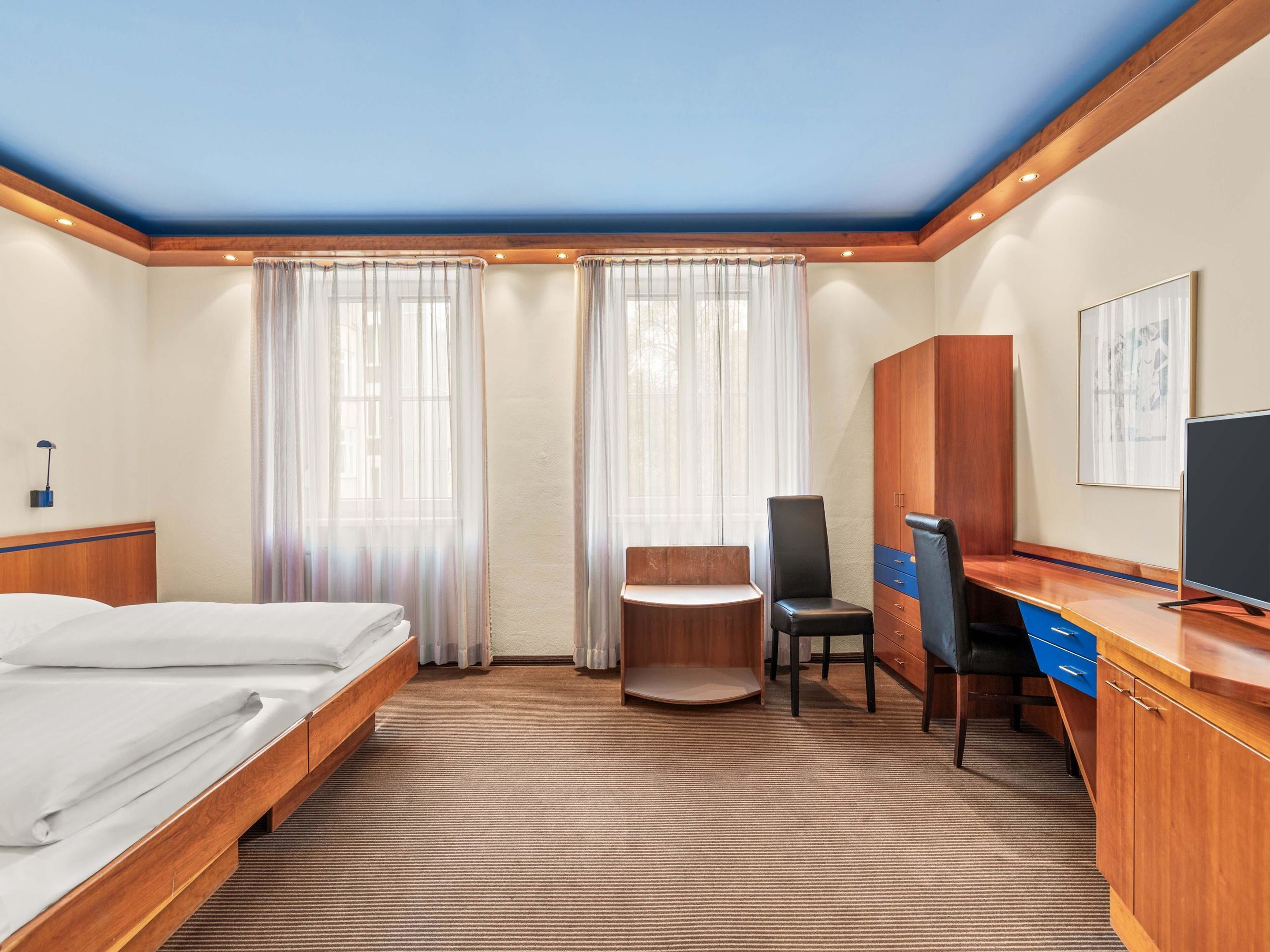 雙床房 | 低過敏寢具、書桌、遮光布/窗簾、隔音