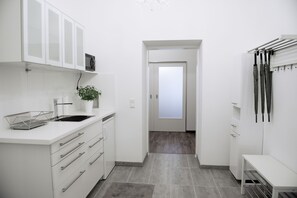 Standard Apartment for 4 people, Kitchen (Quartett)  | Private kitchen | Fridge, microwave, stovetop, coffee/tea maker - Old Vienna Apartments (Vienna)