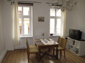 In-room dining - Old Vienna Apartments (Vienna)