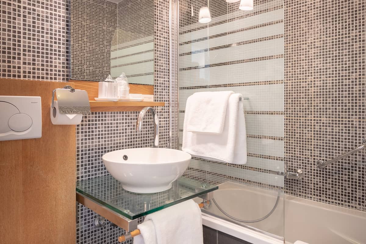 eco-friendly toiletries, hair dryer, towels