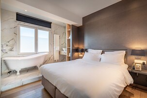 Deluxe Double Room, Terrace, City View | Minibar, desk, blackout drapes, cribs (free)