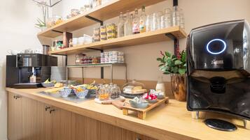 Daily cooked-to-order breakfast (EUR 20 per person)