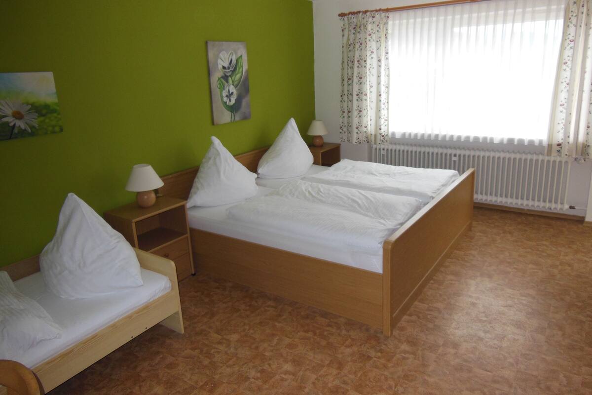 Standard Familienzimmer für 2 Erwachsene und 1 Kind