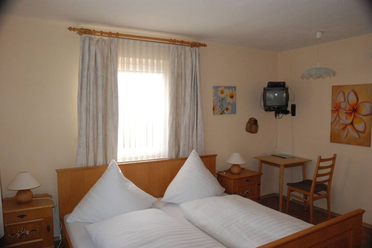 Standard-Doppelzimmer (Shower)
