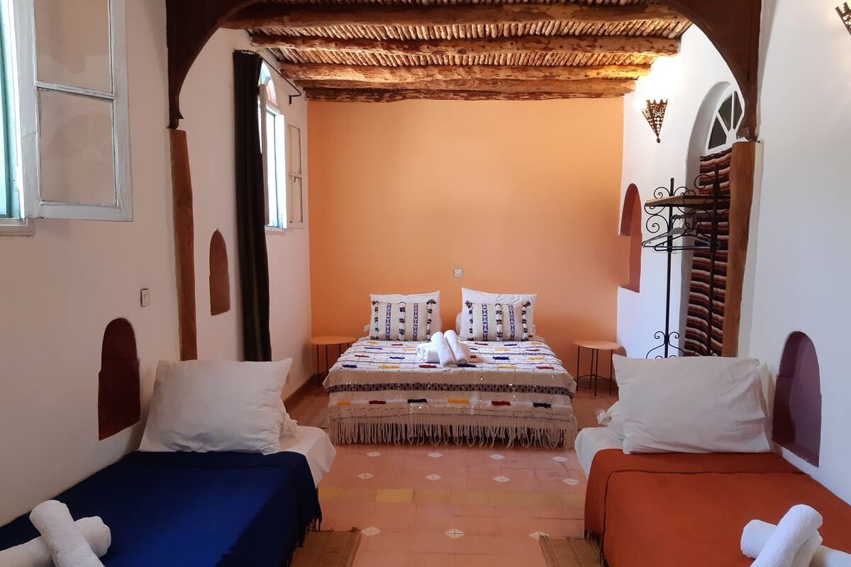 Quadruple Room, Garden View (Nadia) | Bilik Mandi | Pancuran mandi, tuala disediakan 
