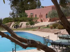Outdoor pool, pool umbrellas, pool loungers - Douar des Oliviers (Ounagha)