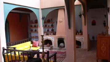 Ilmainen päivittäinen mannermainen aamiainen