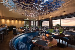 3 restaurants, lunch, dinner served; local and international cuisine  - Delaire Graff Lodges & Spa (Stellenbosch)