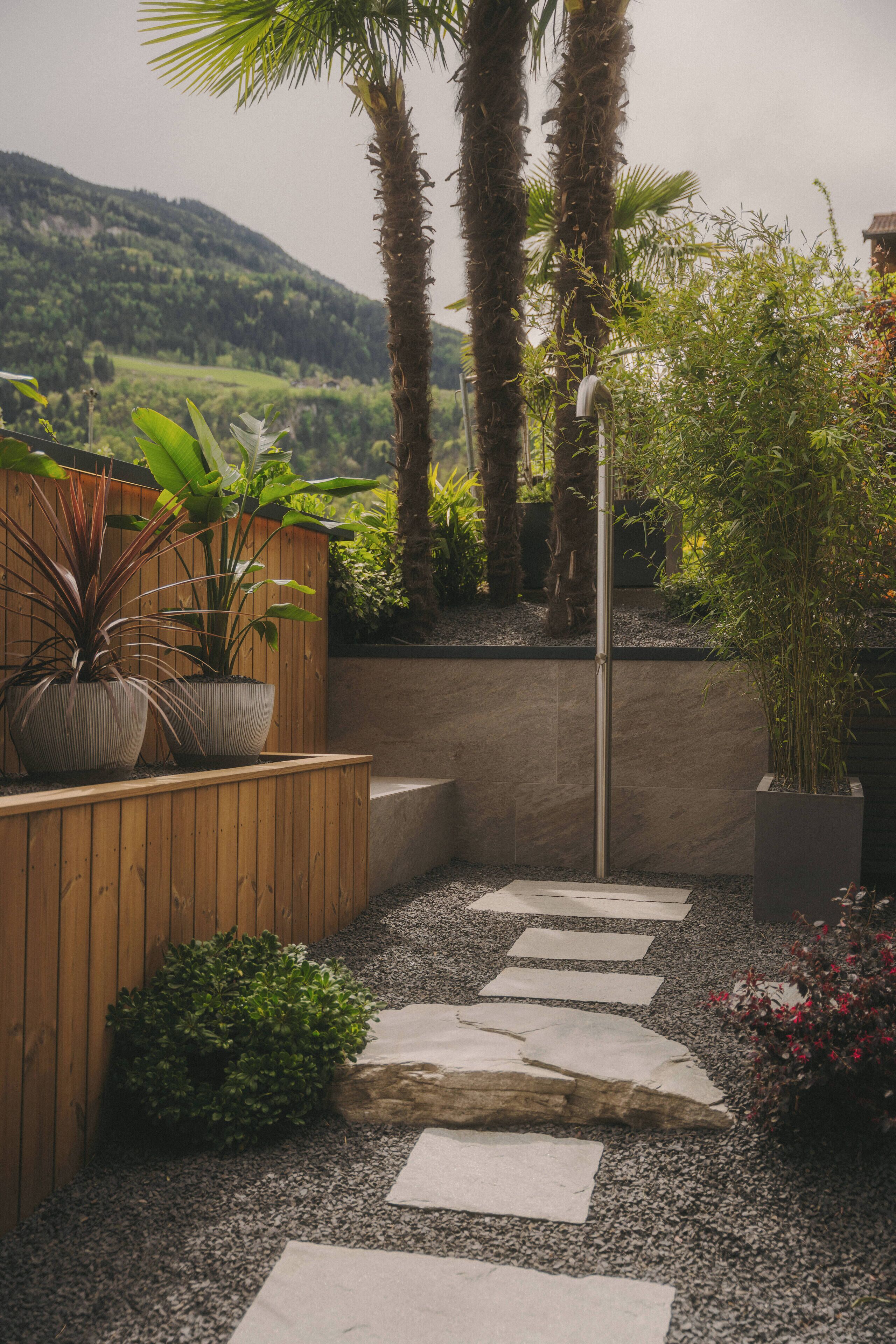 sauna, hot tub, steam room, turkish bath/hammam, body treatments