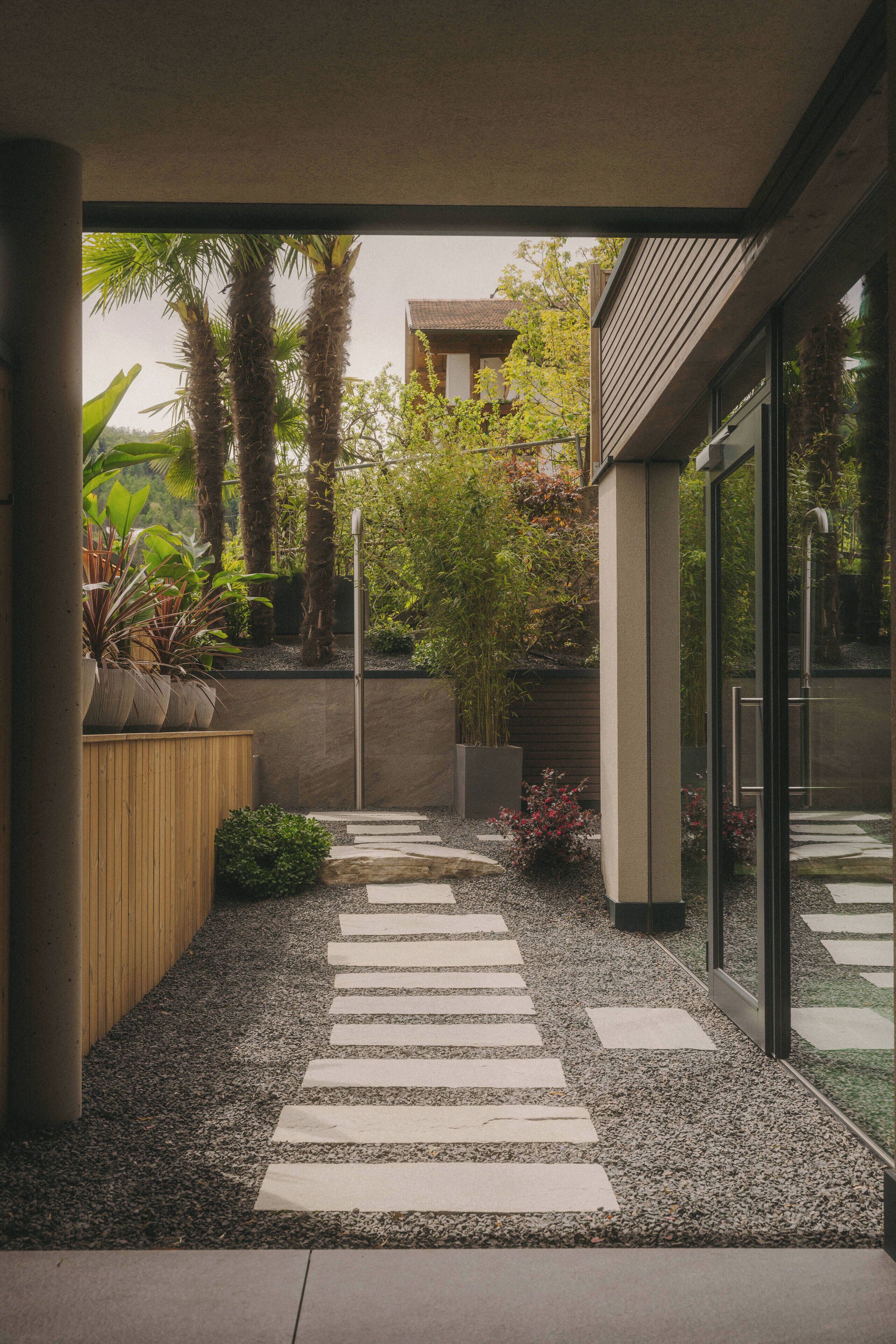 sauna, hot tub, steam room, turkish bath/hammam, body treatments