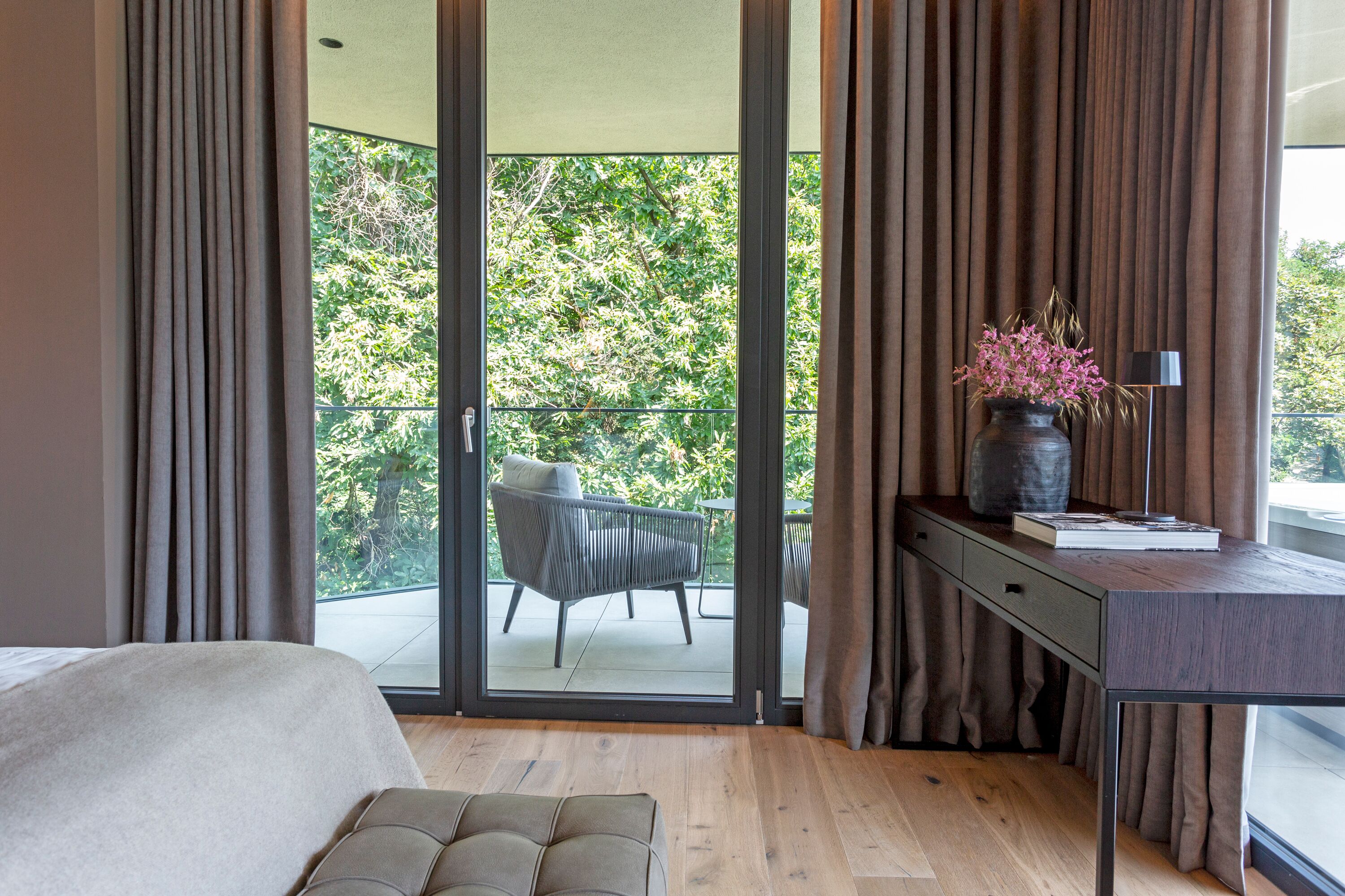 luxury suite, 1 king bed, jetted tub, executive level | 1 bedroom, premium bedding, down duvets, pillow-top beds