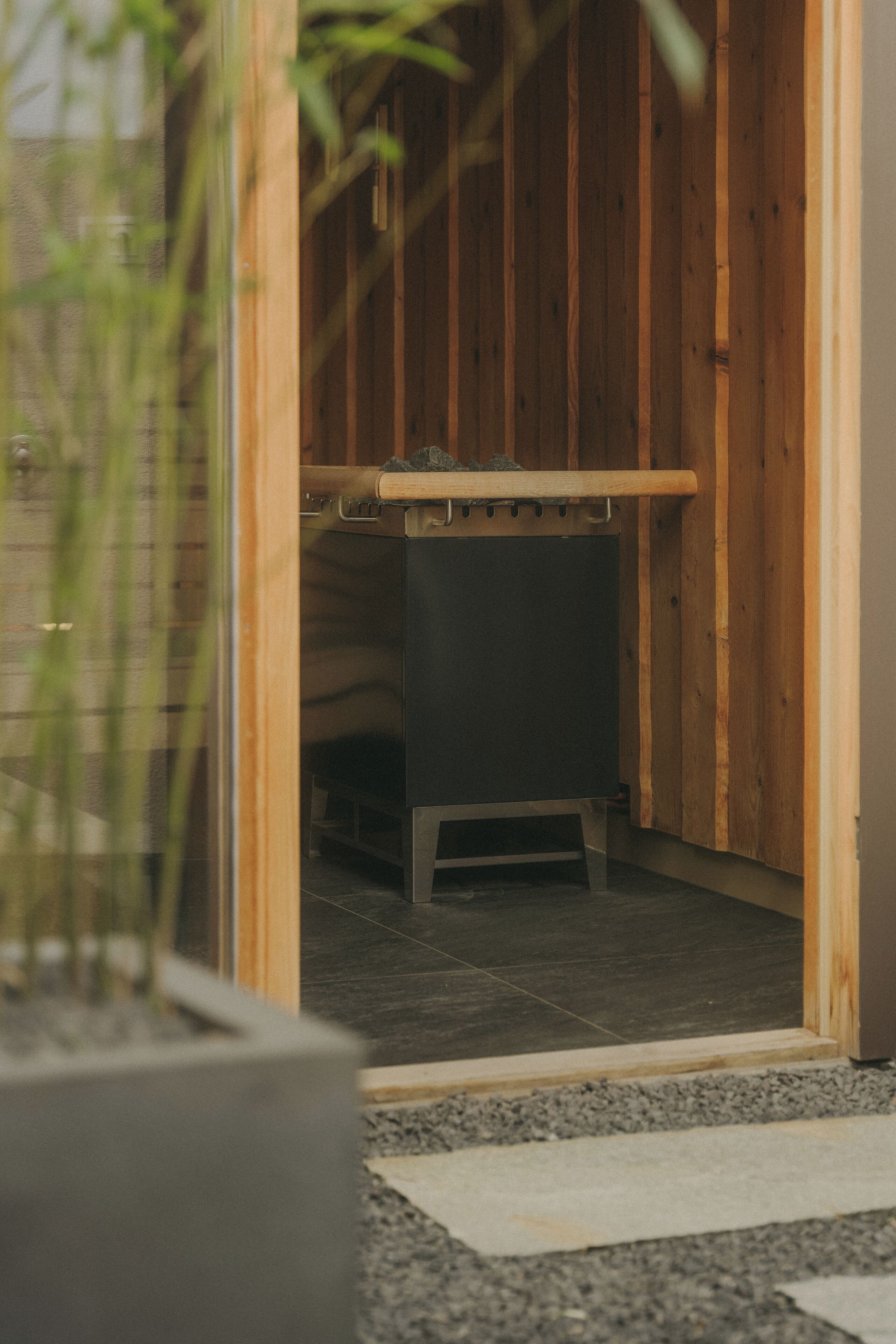 sauna, hot tub, steam room, turkish bath/hammam, body treatments