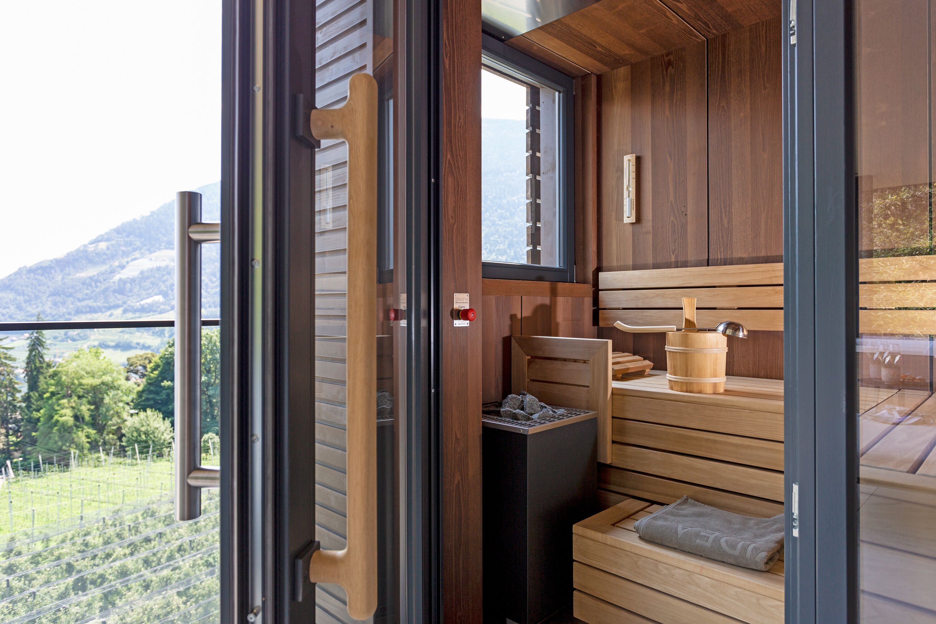 luxury suite, 1 king bed, jetted tub, executive level | 1 bedroom, premium bedding, down duvets, pillow-top beds