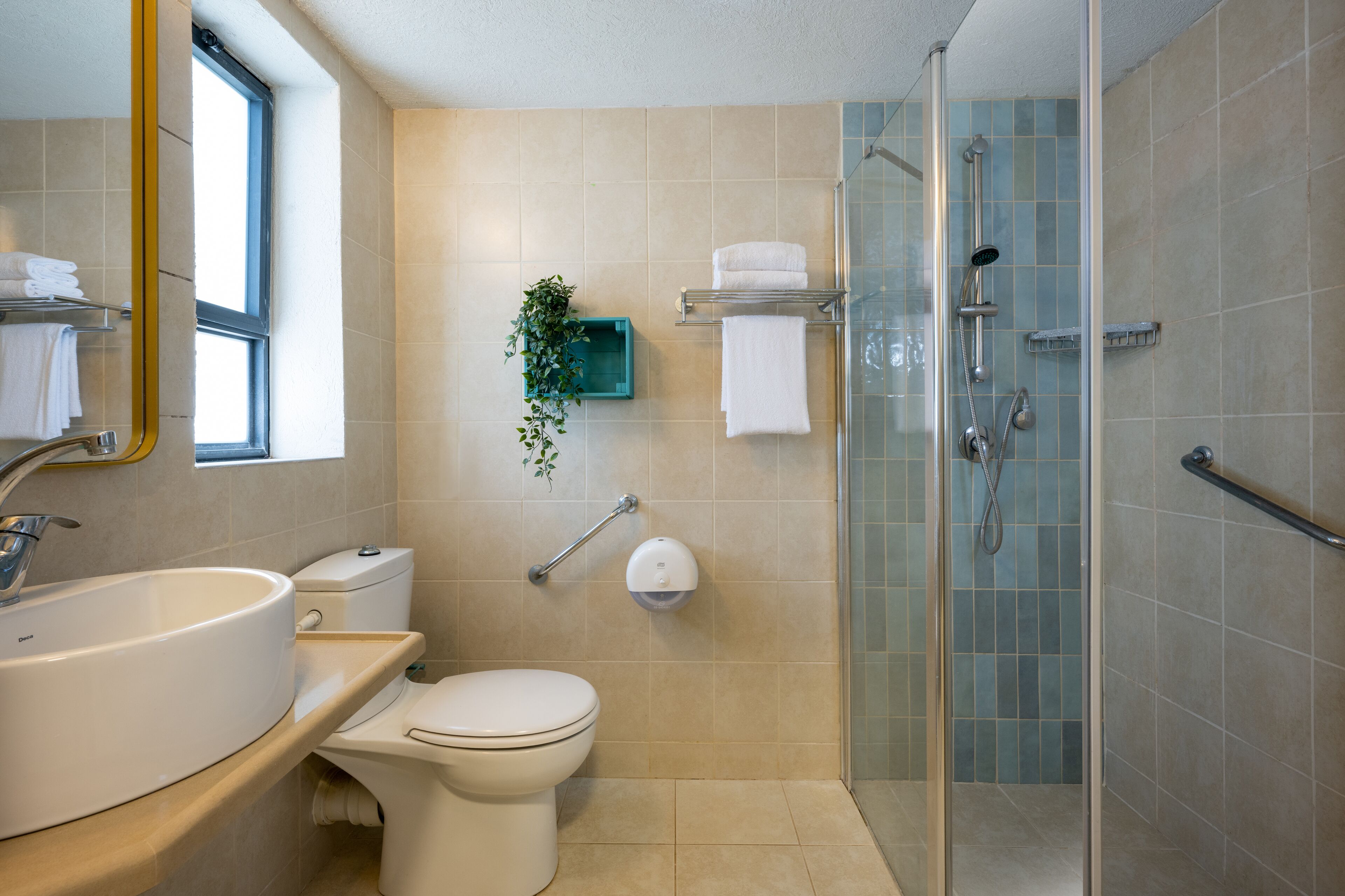 shower, free toiletries, towels