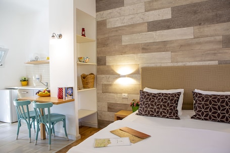 Family Studio with Garden Access | 1 bedroom, minibar, desk, soundproofing