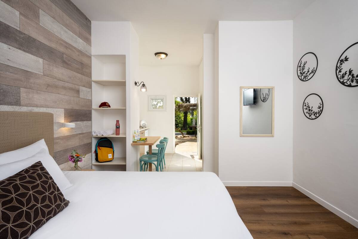 family studio with garden access | minibar, desk, soundproofing, iron/ironing board