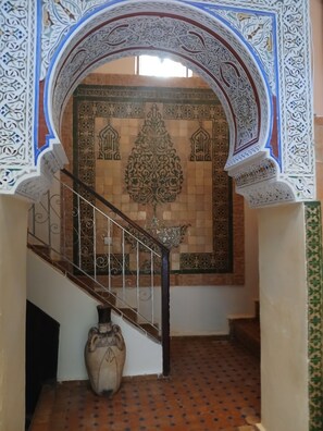 Fridge, microwave, coffee/tea maker, cookware/dishes/utensils - Riad Idrissi (Meknes)