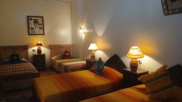 Chambre Familiale (Lalla Fatima) | Salle de bain | Douche, articles de toilette gratuits, sèche-cheveux