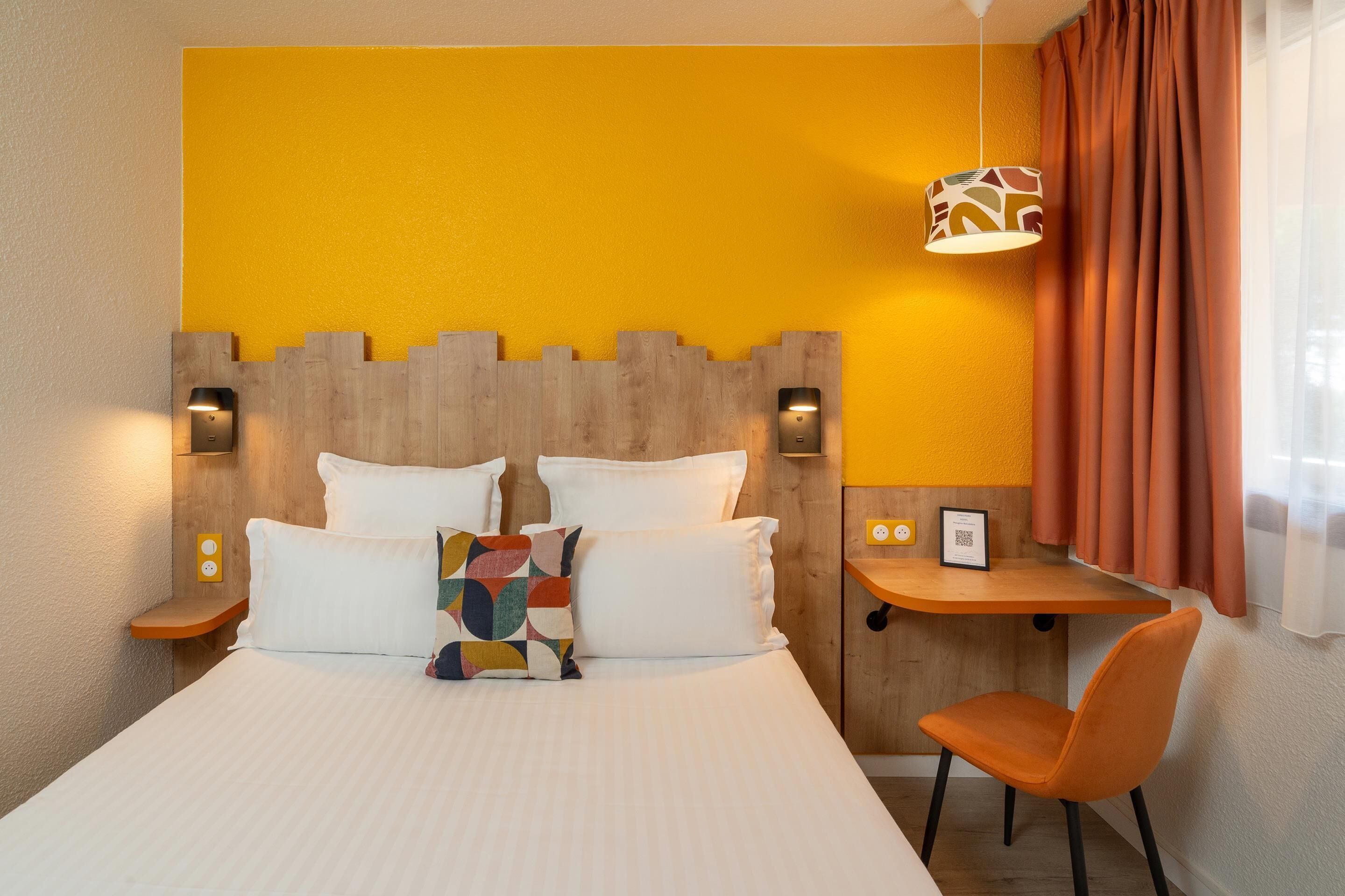 Chambre Standard, 1 grand lit, non-fumeurs | Minibar, coffres-forts dans les chambres, bureau, rideaux occultants