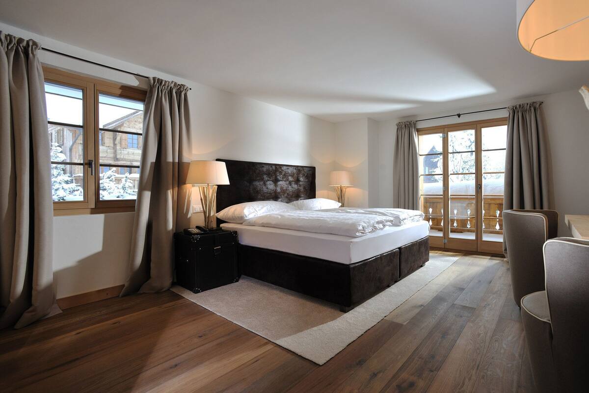 Double Room, Balcony (East) | In-room safe, desk, soundproofing, iron/ironing board