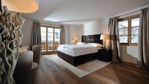 Double Room, Balcony, Mountain View (South) | In-room safe, desk, soundproofing, iron/ironing board