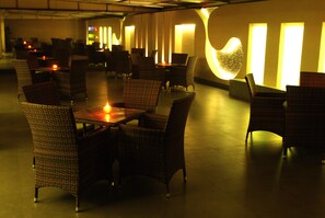 Aamiainen, lounas ja illallinen; kansainvälinen keittiö 