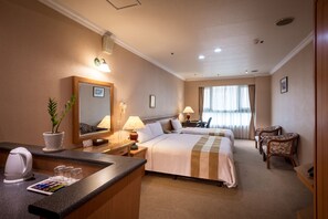 Kamar Triple | Meja kerja, kedap suara, Wi-Fi gratis, dan seprai linen