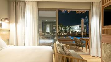 Classic Double Room (with Pool Access) | Free minibar, in-room safe, desk, blackout curtains