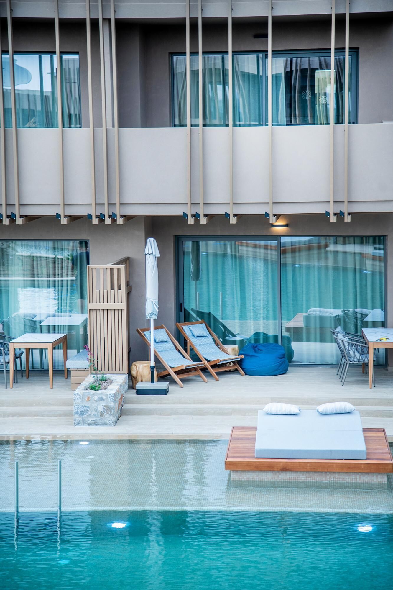 Free minibar, in-room safe, desk, blackout drapes