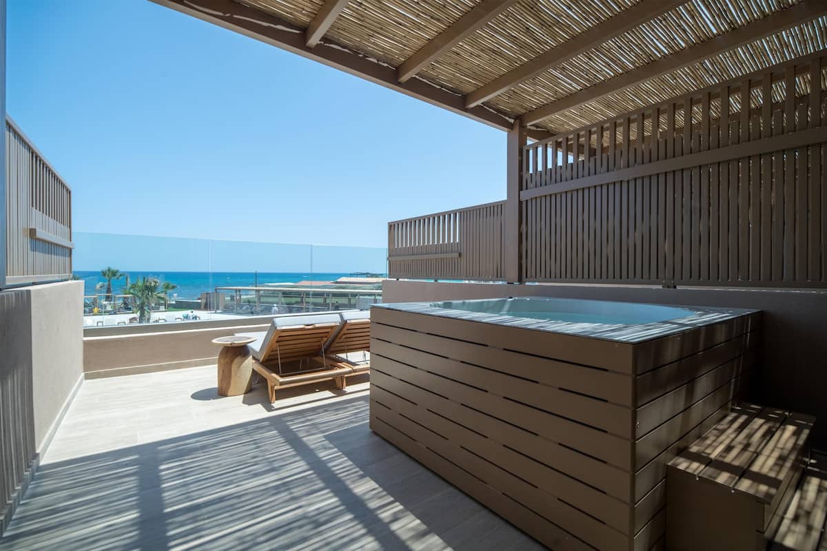 Petite Suite Sea View with Outdoor Hot Tub