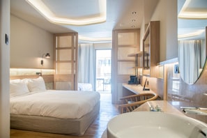Classic Family Room, Private Pool, Garden View | 1 bedroom, free minibar, in-room safe, desk