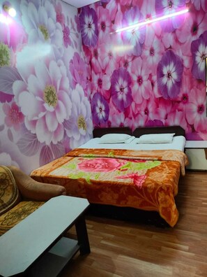 Minibar, escritorio, sistema de insonorización y wifi gratis 