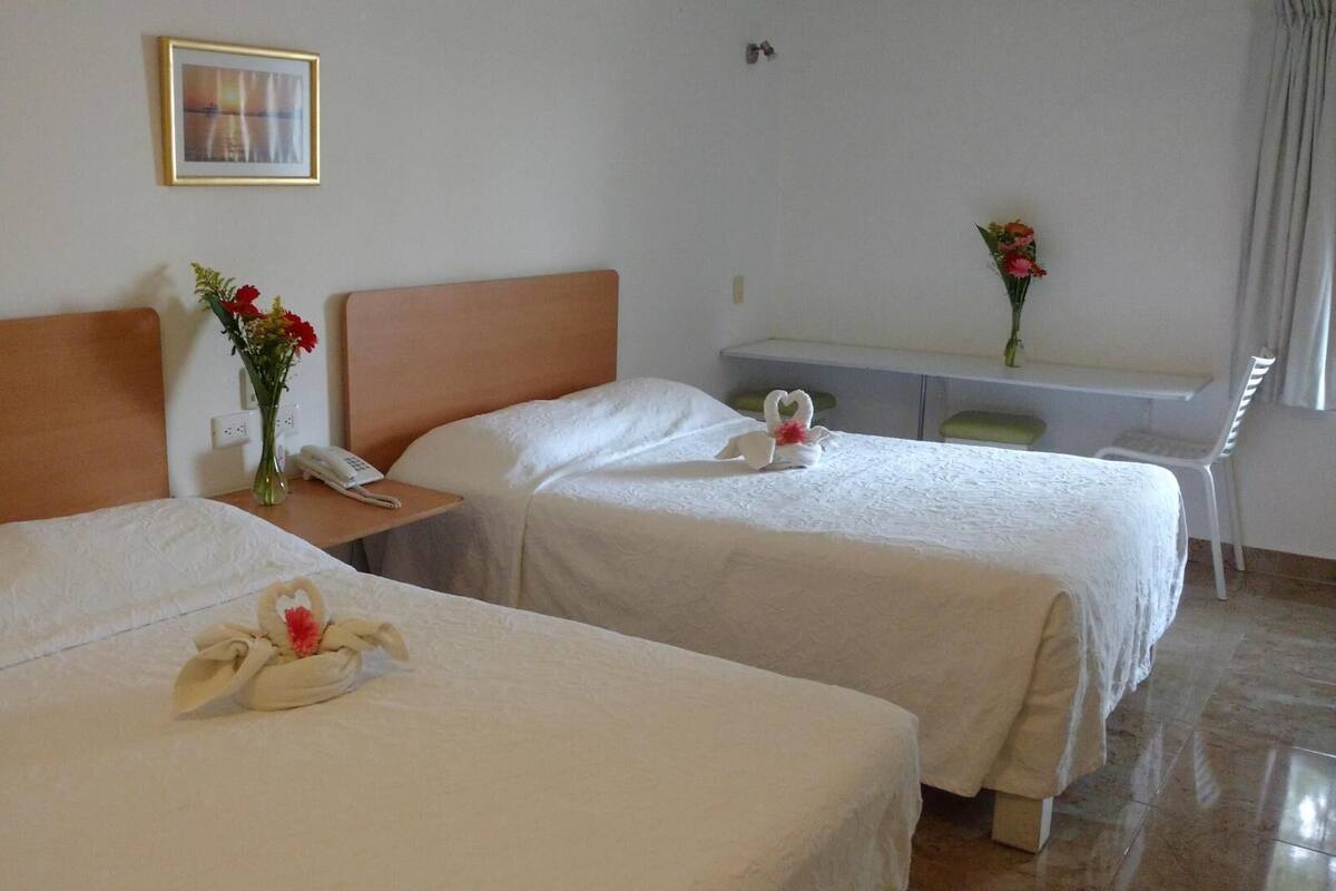 Cortinas blackout, tabla de planchar con plancha y wifi gratis