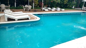 Udendørs pool, parasoller