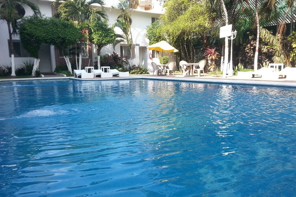 Outdoor pool, pool umbrellas