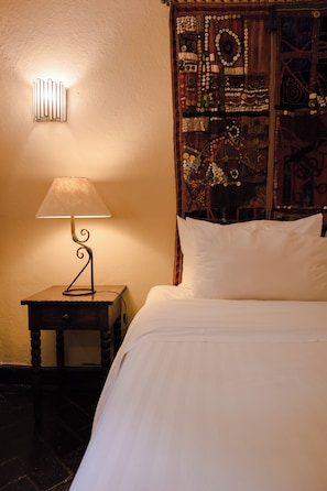 Master Suite | In-room safe, iron/ironing board, bed sheets