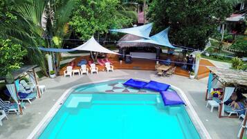 Outdoor pool, pool loungers