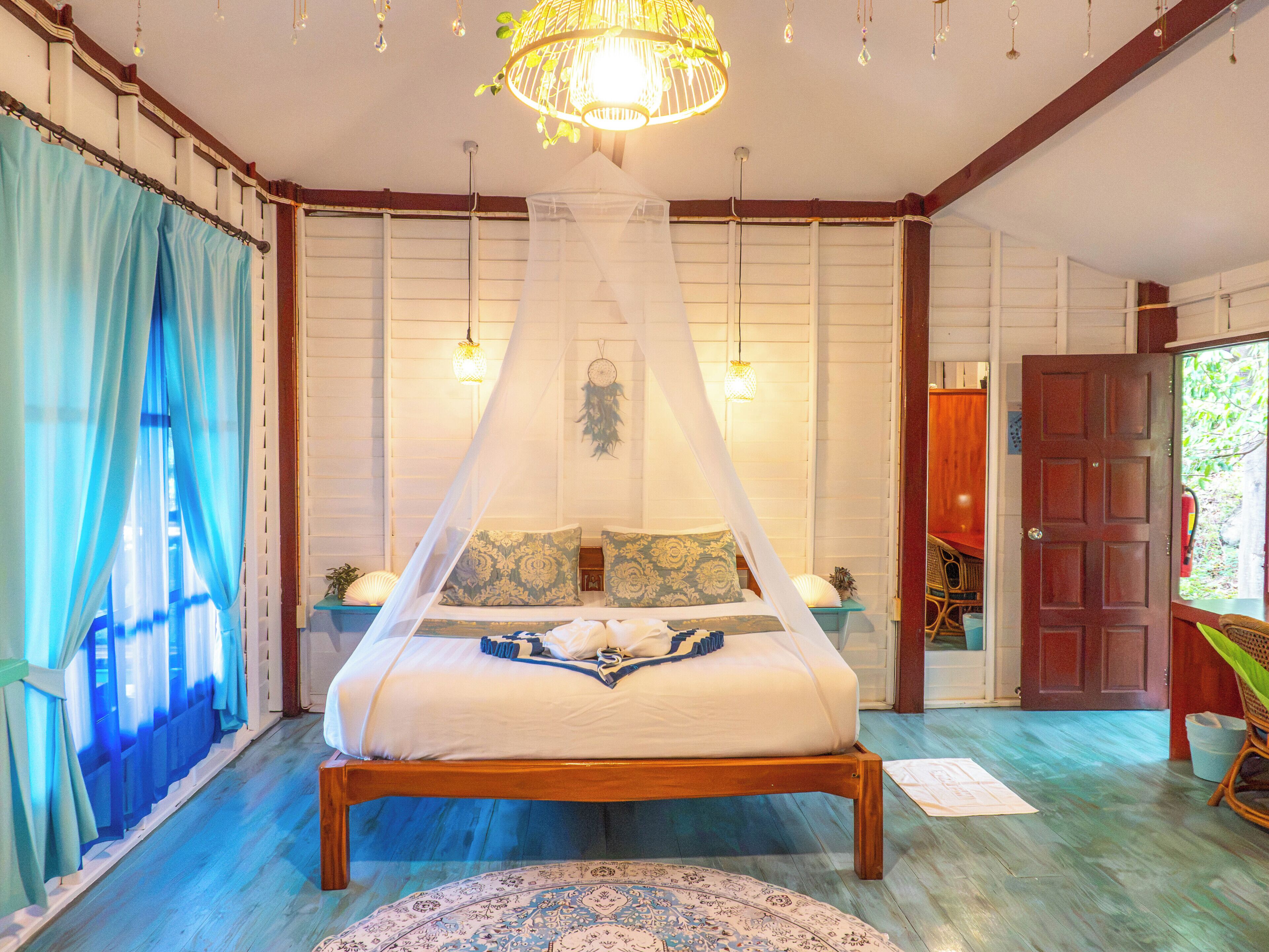 Ropa de cama de alta calidad, colchones Select Comfort y wifi gratis 