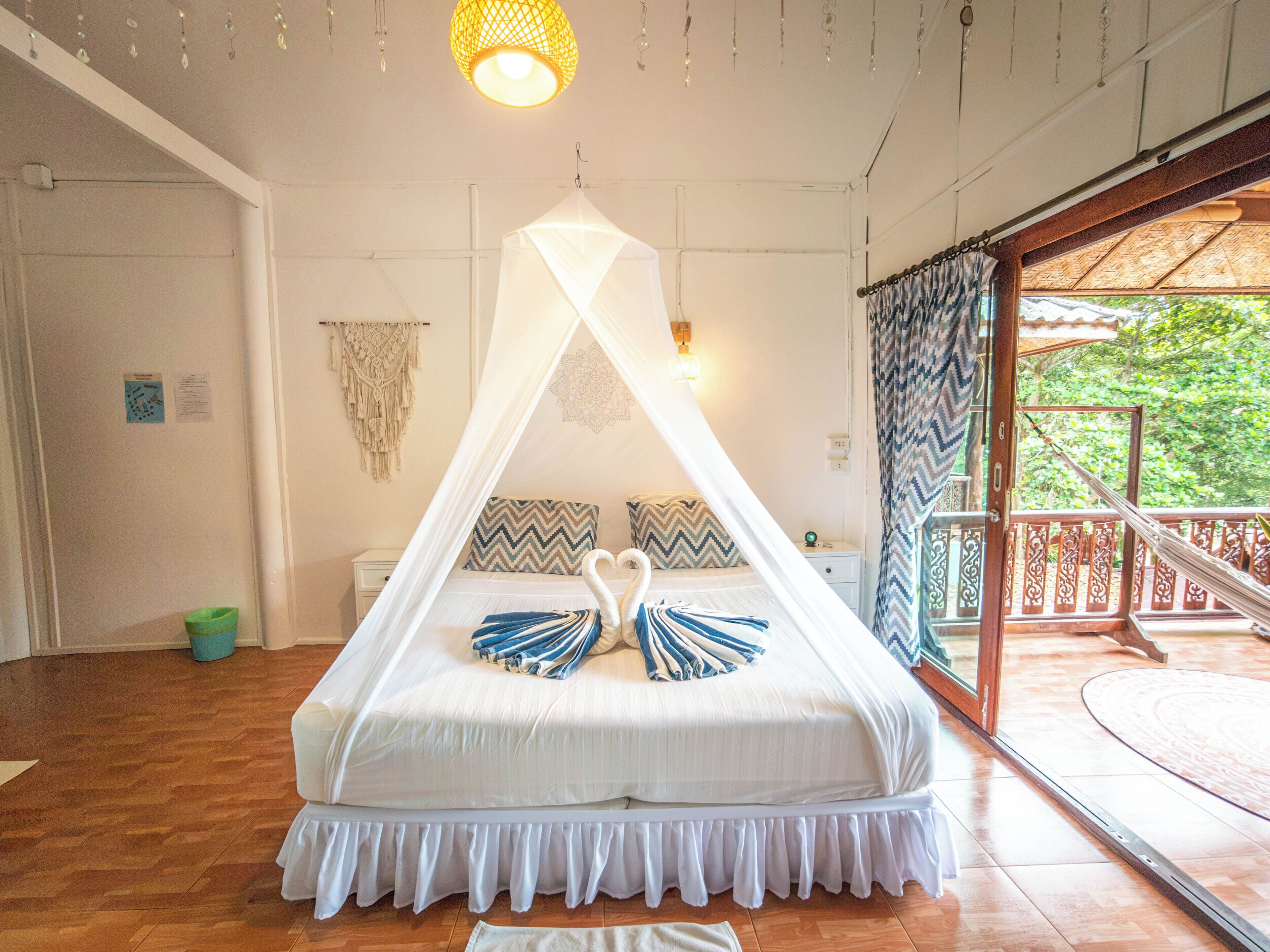 Ropa de cama de alta calidad, colchones Select Comfort y wifi gratis 