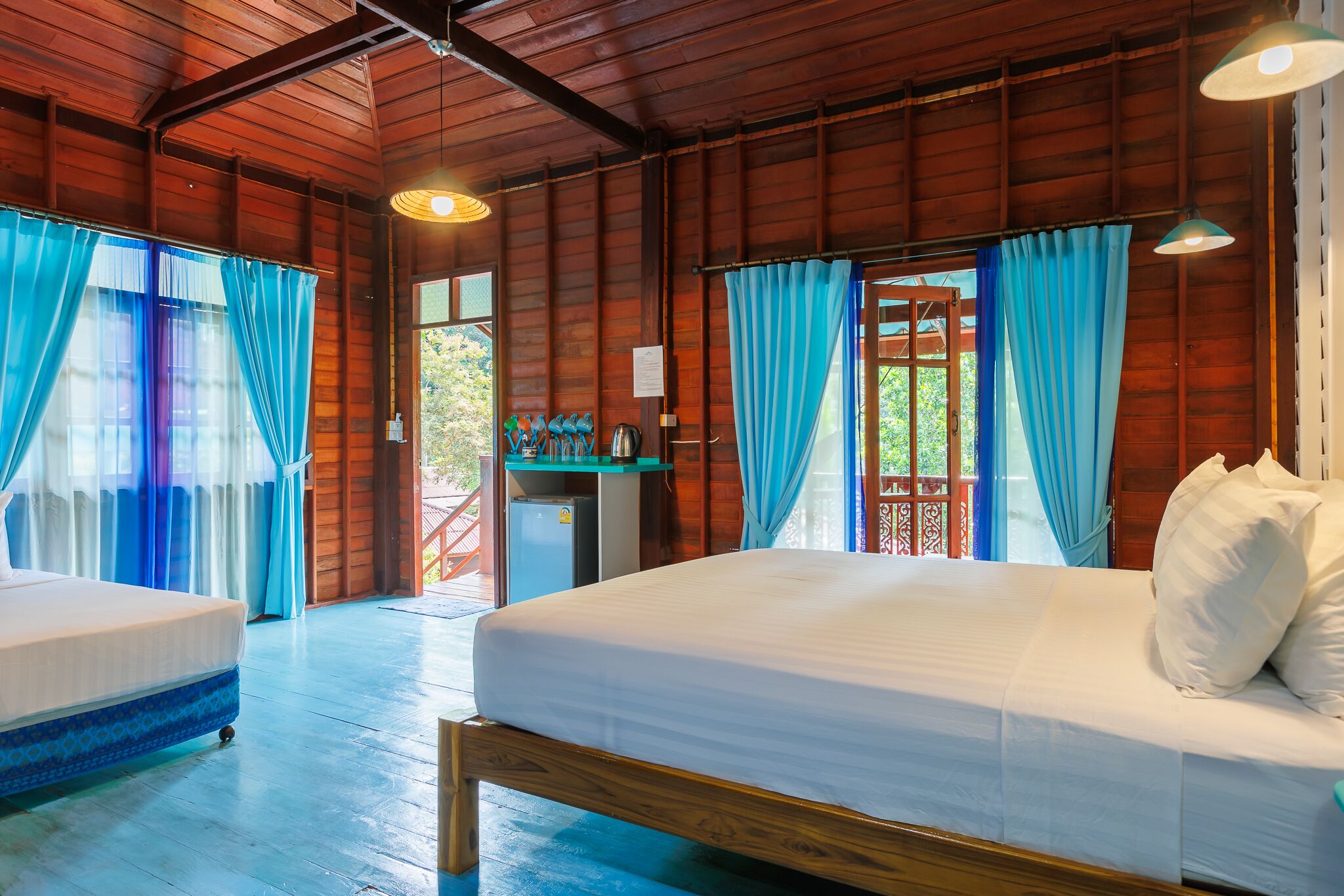 Family Pool View Bungalow | Ropa de cama de alta calidad, colchones Select Comfort, wifi gratis