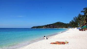 En privat strand, dykning, snorkling