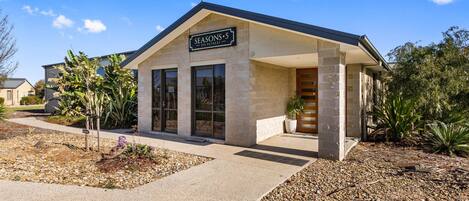 A building with a sign reading 'SEASONS 5 SPA RETREAT' and a covered entrance.