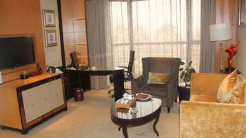 In-room safe, soundproofing, iron/ironing board, free WiFi